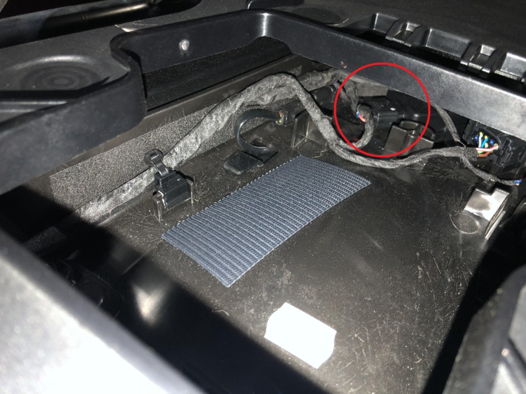Detalle de la centralita RDC en BMW F850GS